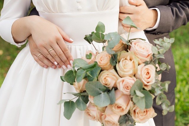 Best nail polish colors for a wedding